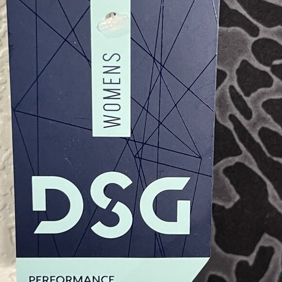 DSG Performance Capri Leggings Sz Small Black & Gray Animal Glow - Picture 6 of 7